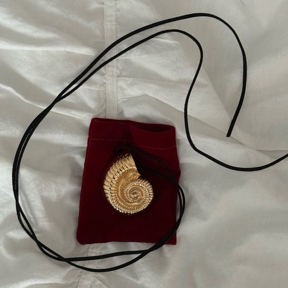 Vanessa Shell necklace - Picture 4 of 5